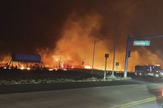 Alimentés par des vents violents, les incendies sur les îles de Maui et Hawaï ont dévoré des maisons et des commerces.